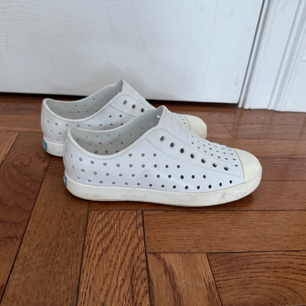 Native Shoes Kids White Slip-On Sneakers unisex youth 3
